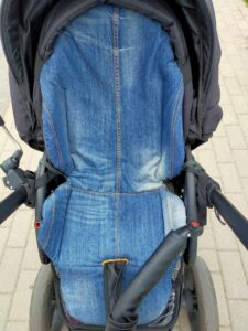 Jak wykorzystać stare jeansy do odnowienia wózka dziecięcego